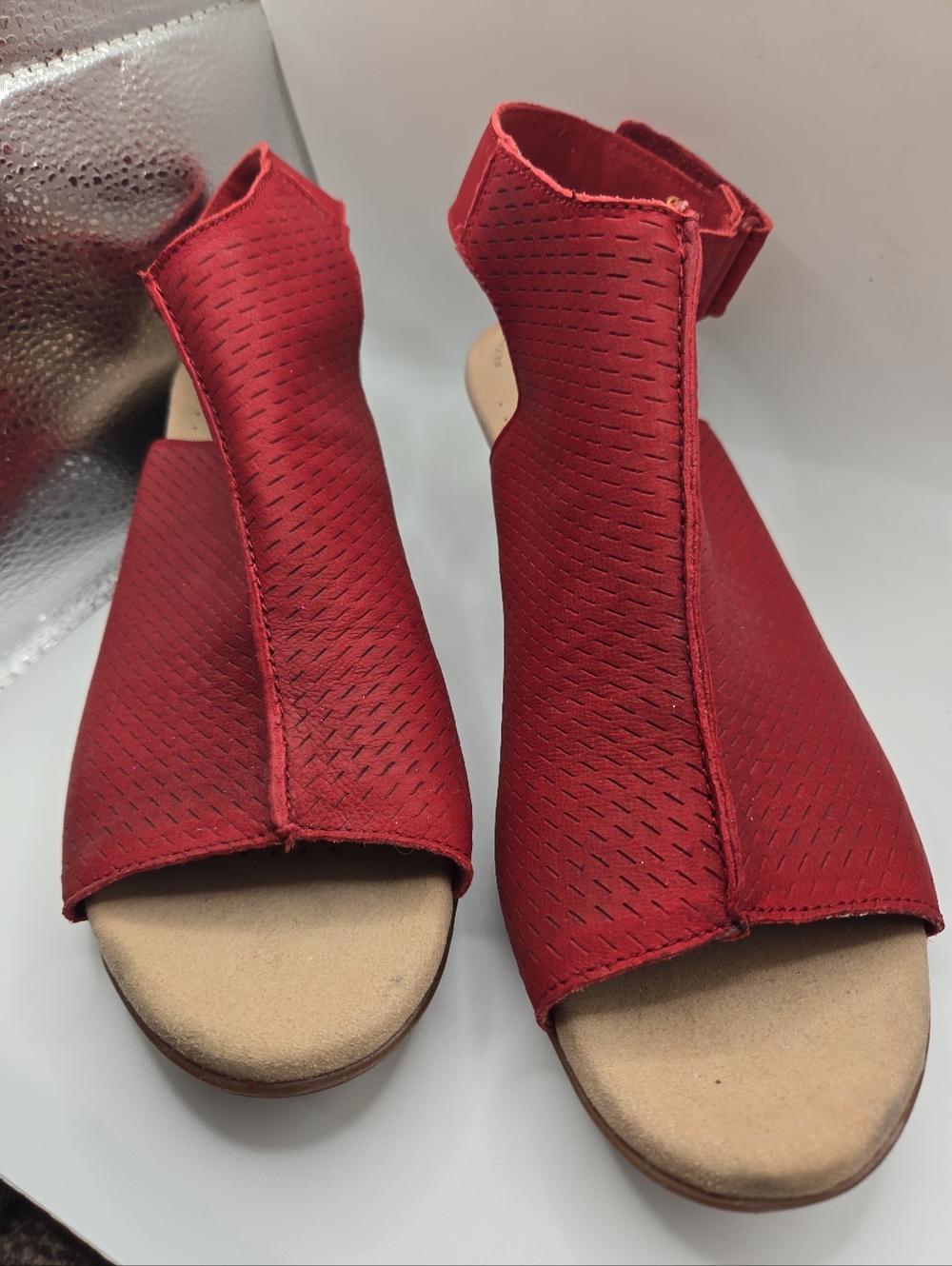 Clarks Collection Red Nubuck Sandals 9.5 Wide Comfort Cloudsteppers Valerie
